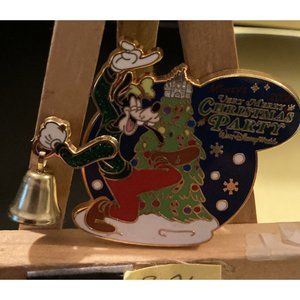 Walt Disney World Goofy Very Merry Christmas Party Limited Edition of 2000 Pin
